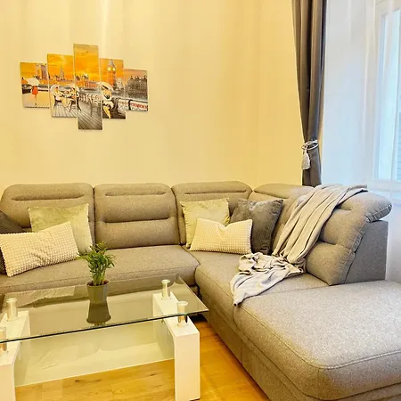 Free Parking - Cozy Near Vysehrad Railway Bridge Apartment *