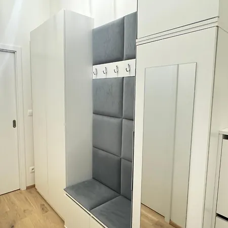 Apartment Free Parking - Cozy Near Vysehrad Railway Bridge Prague