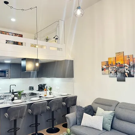 Free Parking - Cozy Near Vysehrad Railway Bridge Apartment