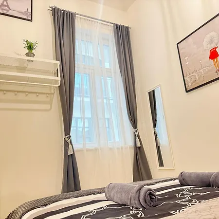Apartment Free Parking - Cozy Near Vysehrad Railway Bridge