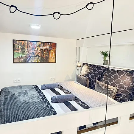Free Parking - Cozy Near Vysehrad Railway Bridge Apartment *