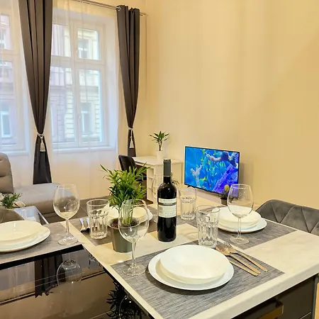 Apartment Free Parking - Cozy Near Vysehrad Railway Bridge Prague