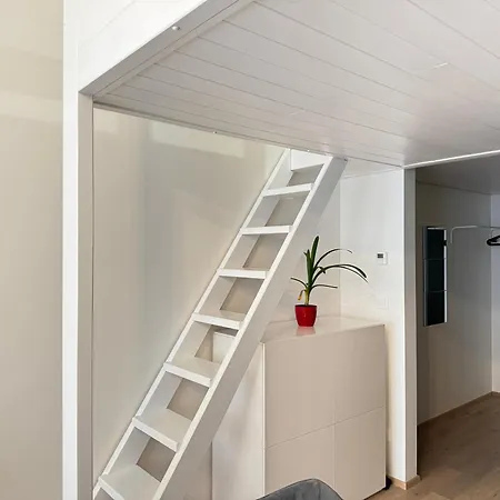 Apartment Free Parking - Cozy Near Vysehrad Railway Bridge