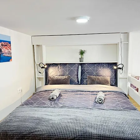 Apartment Free Parking - Cozy Near Vysehrad Railway Bridge Prague