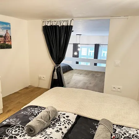 Apartamento Free Parking - Cozy Near Vysehrad Railway Bridge *