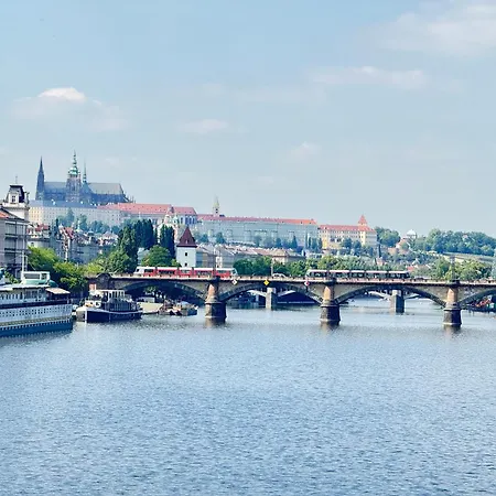 Free Parking - Cozy Near Vysehrad Railway Bridge Apartment